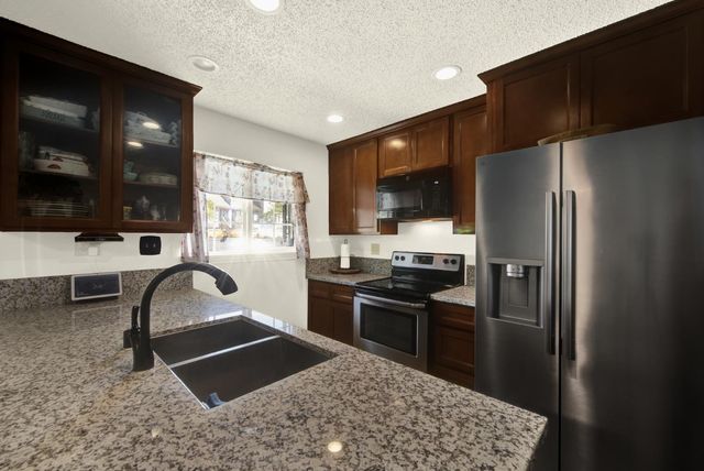 736 Golden Ave, Lodi, CA 95240