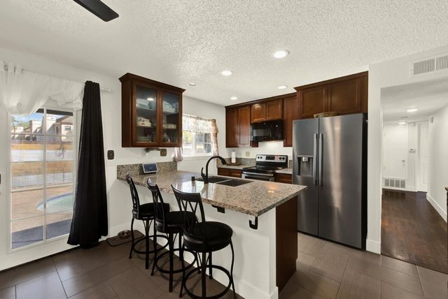 736 Golden Ave, Lodi, CA 95240