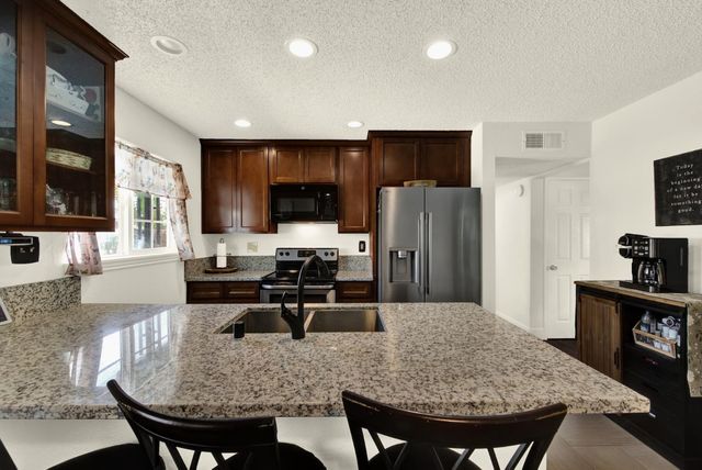 736 Golden Ave, Lodi, CA 95240