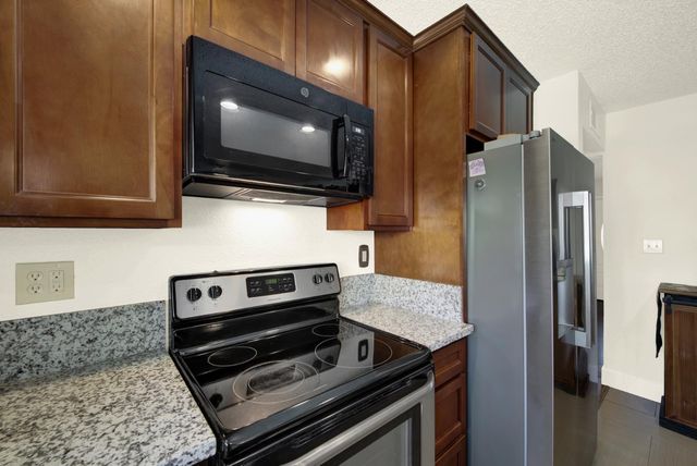 736 Golden Ave, Lodi, CA 95240