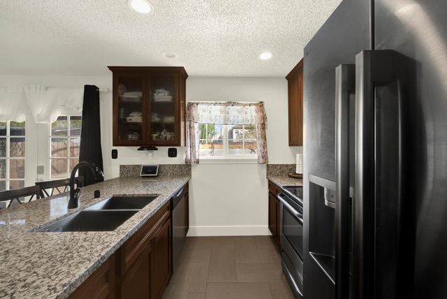 736 Golden Ave, Lodi, CA 95240