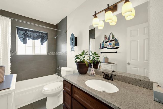 736 Golden Ave, Lodi, CA 95240