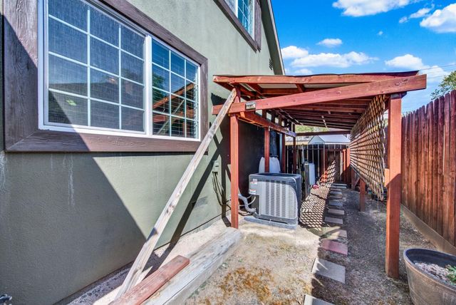 736 Golden Ave, Lodi, CA 95240