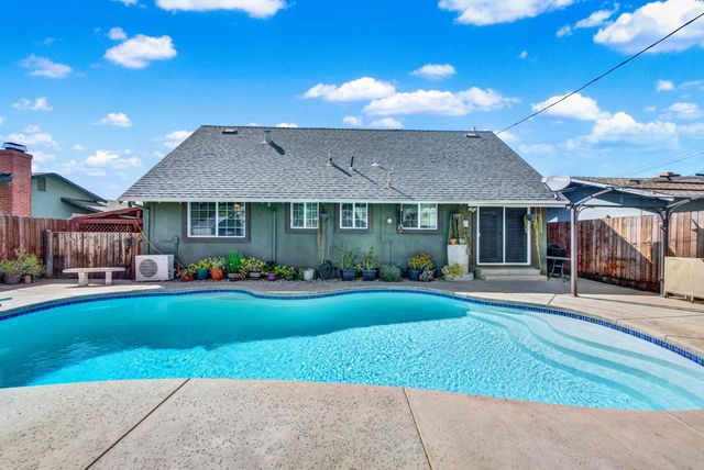 736 Golden Ave, Lodi, CA 95240