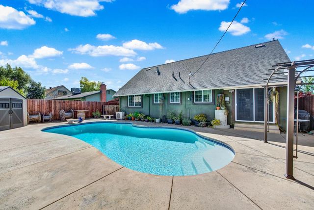 736 Golden Ave, Lodi, CA 95240