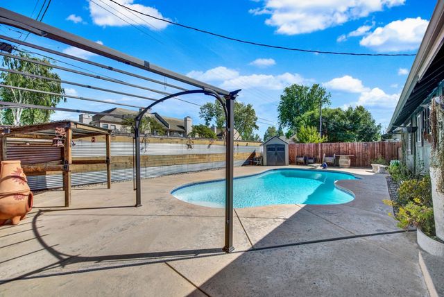 736 Golden Ave, Lodi, CA 95240