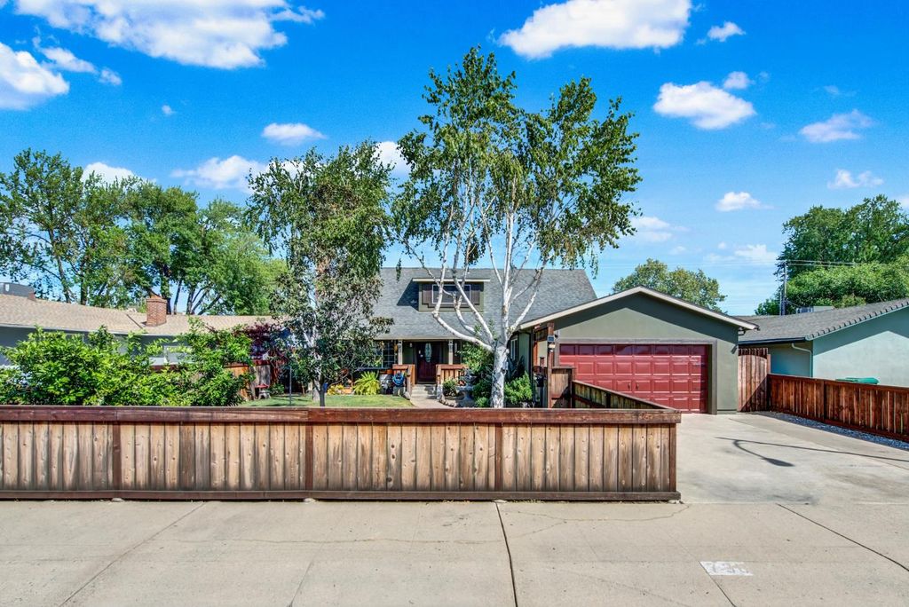 736 Golden Ave, Lodi, CA 95240