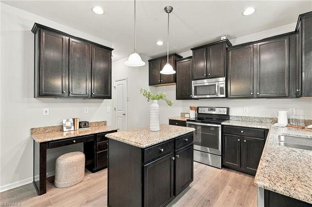3833 Crestwell Cove Court, Winston-salem, NC 27103