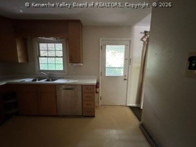 1226 Thomas Road, South Charleston, WV 25303