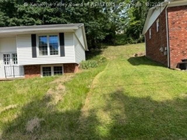 1226 Thomas Road, South Charleston, WV 25303