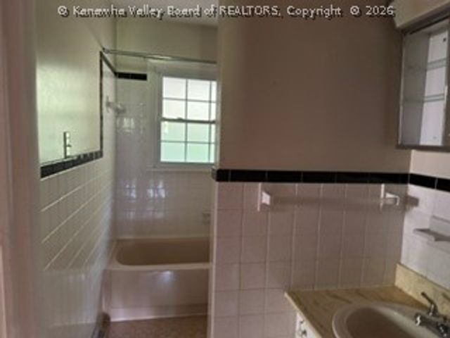 1226 Thomas Road, South Charleston, WV 25303