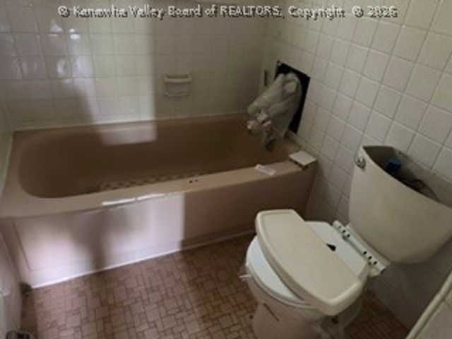 1226 Thomas Road, South Charleston, WV 25303
