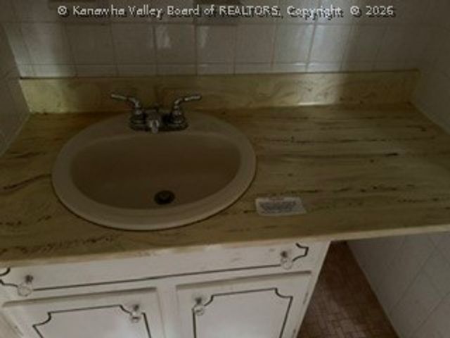 1226 Thomas Road, South Charleston, WV 25303