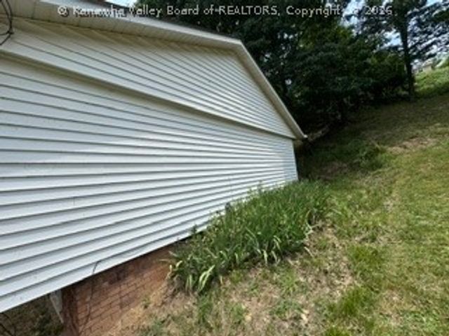 1226 Thomas Road, South Charleston, WV 25303