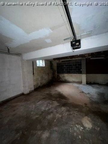 1226 Thomas Road, South Charleston, WV 25303