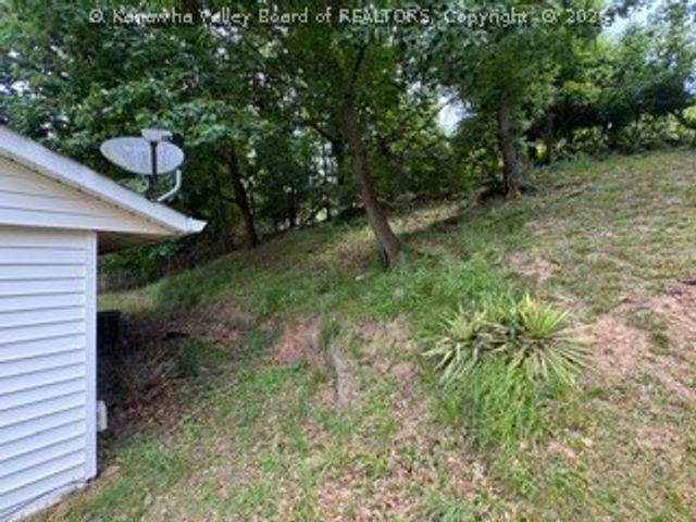 1226 Thomas Road, South Charleston, WV 25303