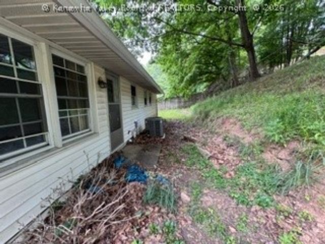 1226 Thomas Road, South Charleston, WV 25303