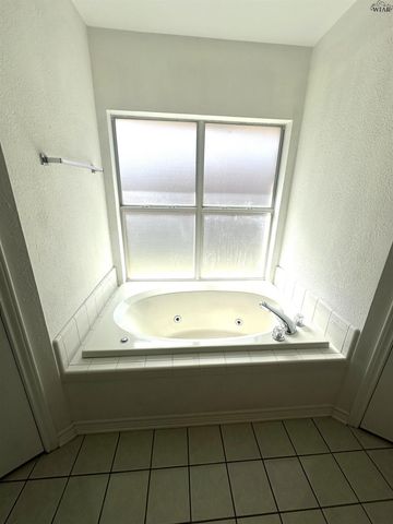 5004 BAYBERRY DRIVE, Wichita Falls, TX 76310