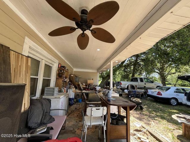 1281 Old Chinquapin Road, Beulaville, NC 28518