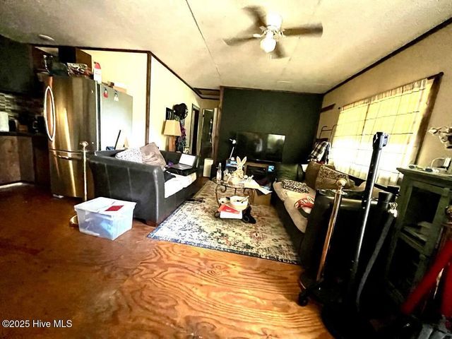 1281 Old Chinquapin Road, Beulaville, NC 28518