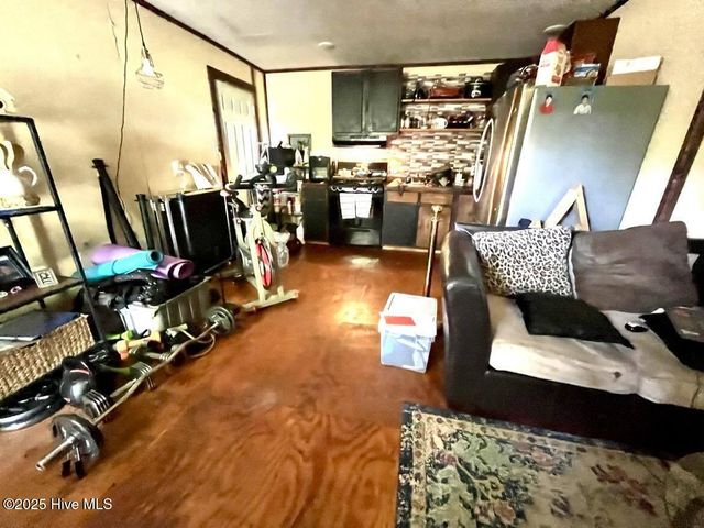 1281 Old Chinquapin Road, Beulaville, NC 28518