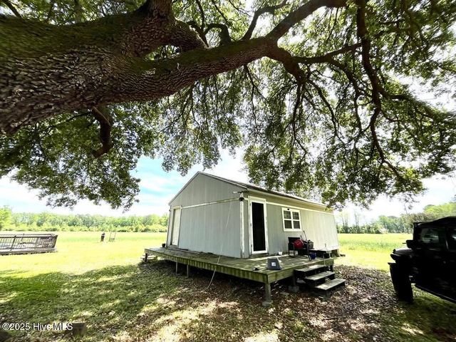 1281 Old Chinquapin Road, Beulaville, NC 28518