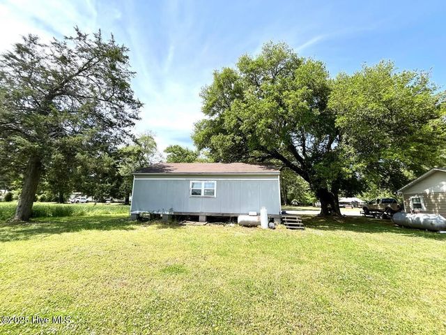 1281 Old Chinquapin Road, Beulaville, NC 28518