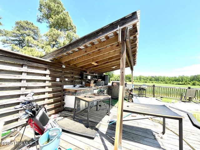 1281 Old Chinquapin Road, Beulaville, NC 28518