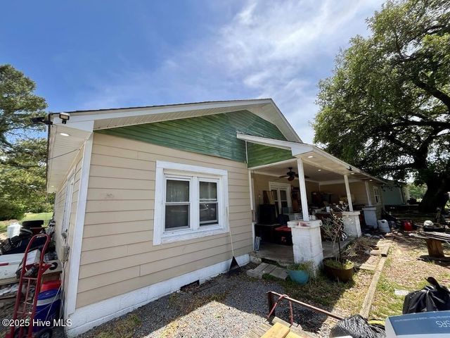1281 Old Chinquapin Road, Beulaville, NC 28518