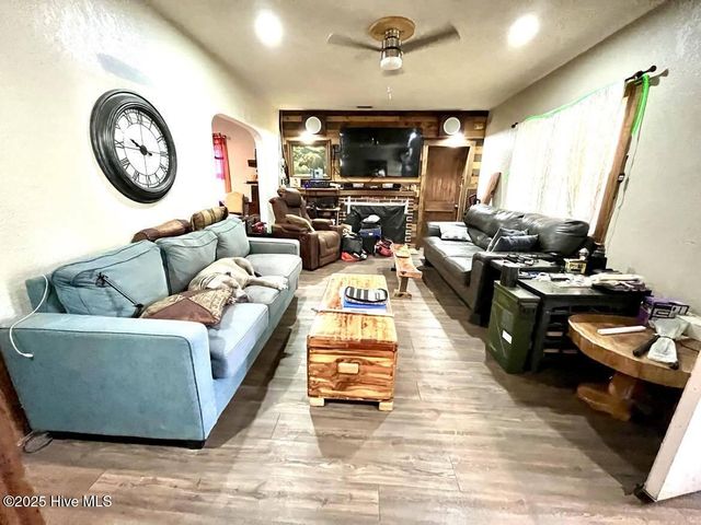 1281 Old Chinquapin Road, Beulaville, NC 28518