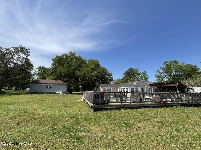 1281 Old Chinquapin Road, Beulaville, NC 28518