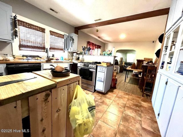 1281 Old Chinquapin Road, Beulaville, NC 28518