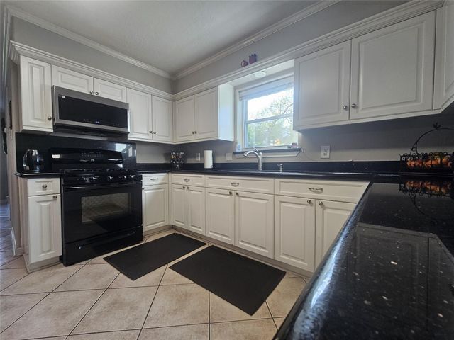 548 River Plantation Drive, Conroe, TX 77302
