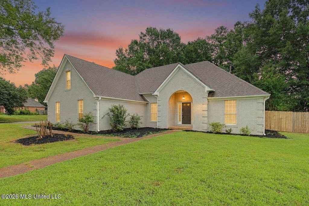 2215 Greencliff Drive, Southaven, MS 38672 — exterior