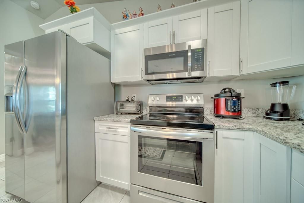 Image 10 of property listing at 520 Wilmington PKWY, Cape Coral, FL 33993