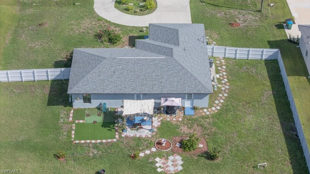 Image 11 of property listing at 520 Wilmington PKWY, Cape Coral, FL 33993