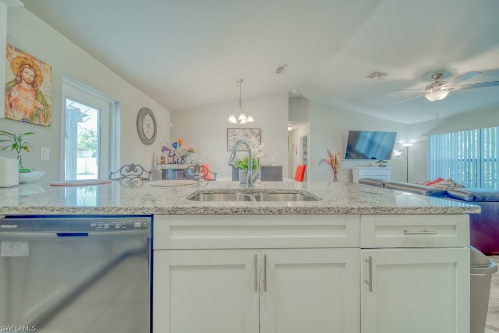 Image 12 of property listing at 520 Wilmington PKWY, Cape Coral, FL 33993