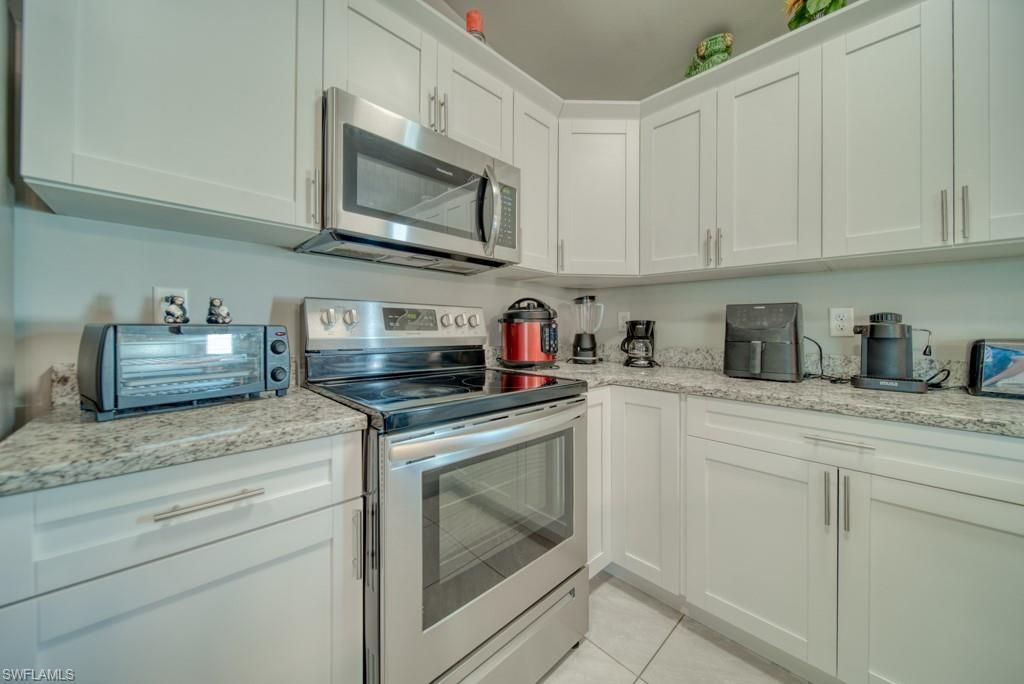 Image 16 of property listing at 520 Wilmington PKWY, Cape Coral, FL 33993