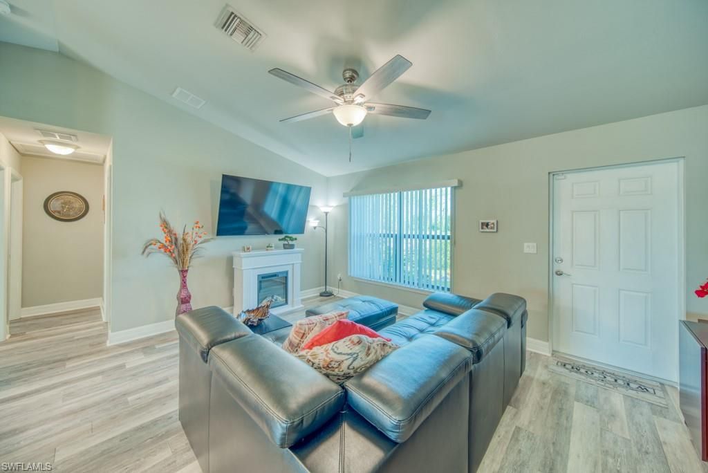 Image 25 of property listing at 520 Wilmington PKWY, Cape Coral, FL 33993