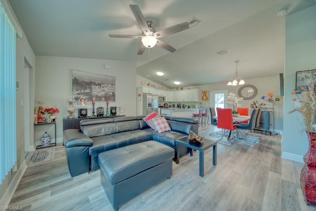 Image 3 of property listing at 520 Wilmington PKWY, Cape Coral, FL 33993