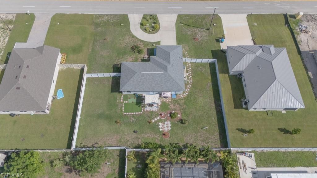 Image 4 of property listing at 520 Wilmington PKWY, Cape Coral, FL 33993