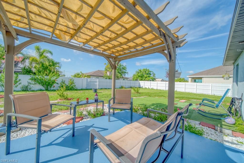 Image 45 of property listing at 520 Wilmington PKWY, Cape Coral, FL 33993