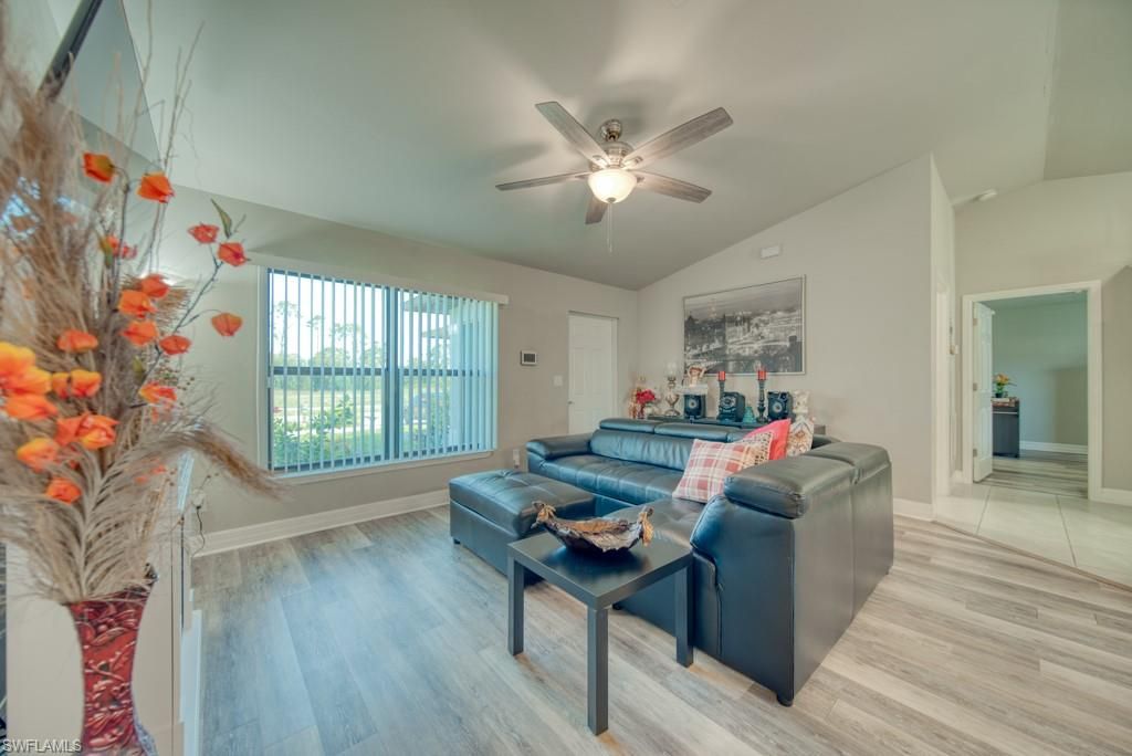 Image 5 of property listing at 520 Wilmington PKWY, Cape Coral, FL 33993