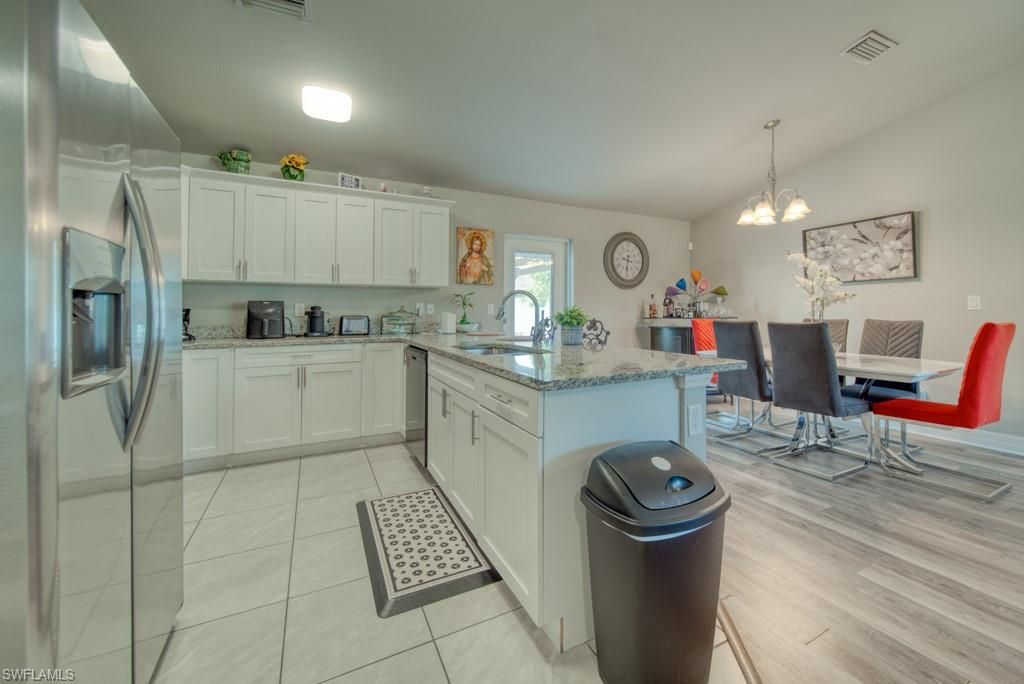 Image 7 of property listing at 520 Wilmington PKWY, Cape Coral, FL 33993