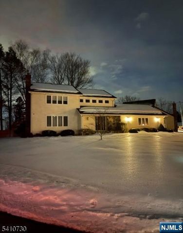 2 Edith Court, East Hanover Twp, NJ 07936