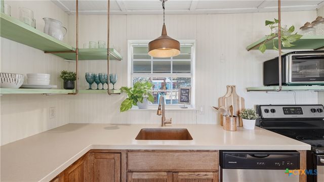 817 Scenic Drive, Canyon Lake, TX 78133