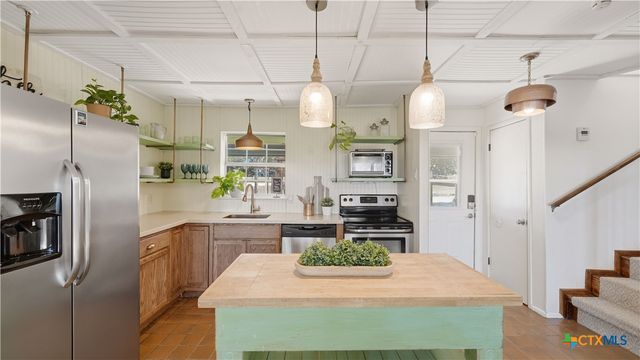 817 Scenic Drive, Canyon Lake, TX 78133