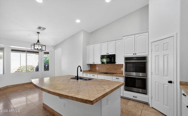 7742 E LOS GATOS Drive, Scottsdale, AZ 85255