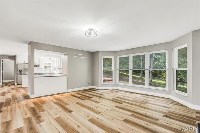 5839 Brookstone Terrace Drive, St Louis, MO 63129