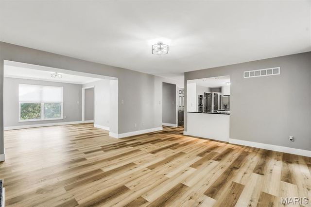 5839 Brookstone Terrace Drive, St Louis, MO 63129